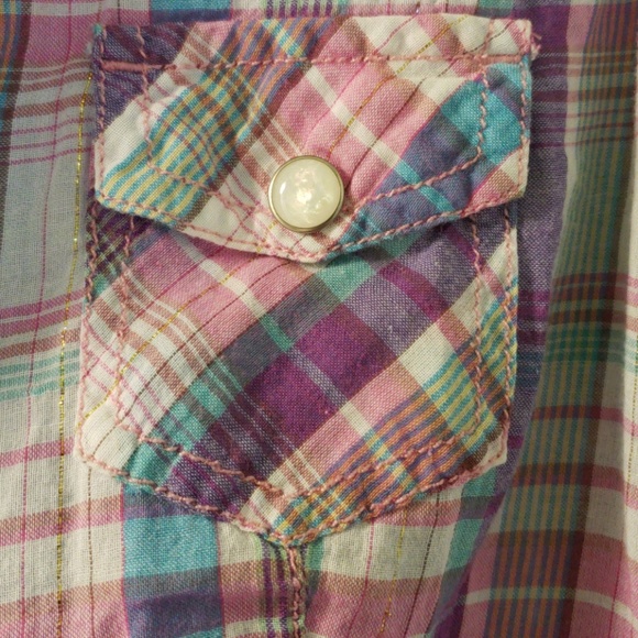 Guess button up, floral lacing on shoulders. Cute - Picture 4 of 5